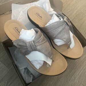 Clark’s Women’s 12 Wide Laurieann Rae Thong Slide Sandal Glitter Rose Gold Beige